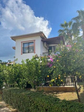 Уютная вилла 3+1 с собственным зеленым садом в районе песчаного пляжа Инжекум, 120 + 300 м2 - Ракурс 4