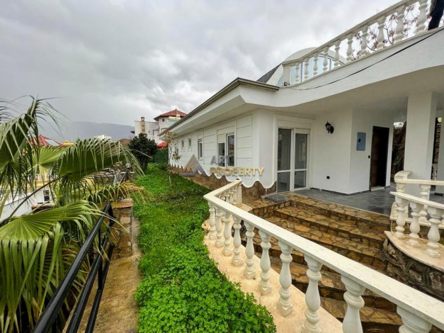 На продажу представлена вилла 3+1 с зеленым садом в районе Каргыджак, 140 + 300 м2 - Ракурс 2