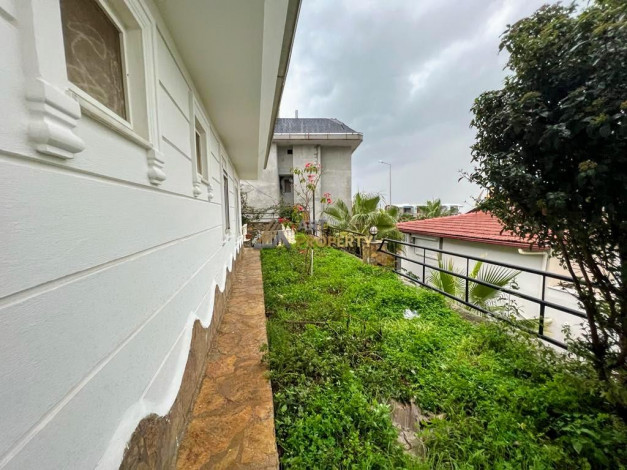 На продажу представлена вилла 3+1 с зеленым садом в районе Каргыджак, 140 + 300 м2 - Ракурс 21