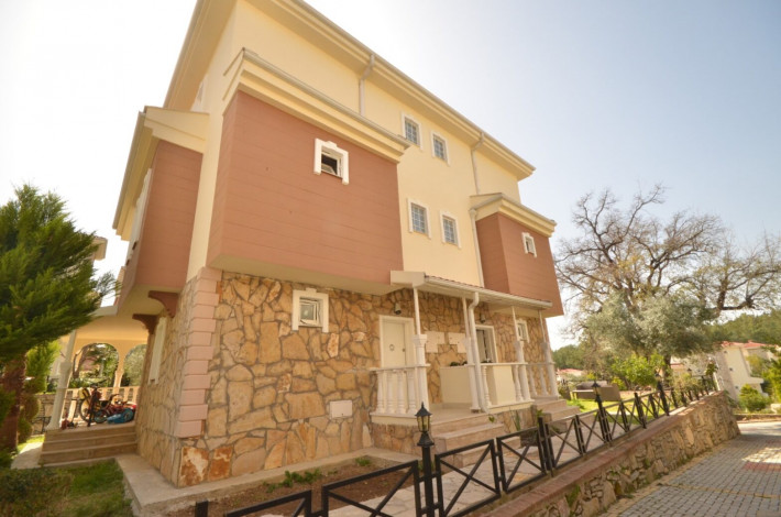 Уютная вилла 3+1 в комплексе с хорошей инфраструктурой в Авсалларе, 170 м2 - Ракурс 2