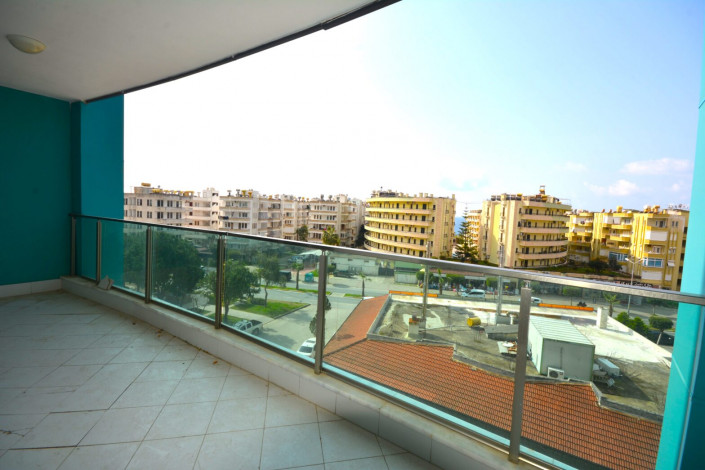 Меблированная квартира 1+1 на высоком этаже с видом на море в Махмутларе, 70 м2 - Ракурс 31