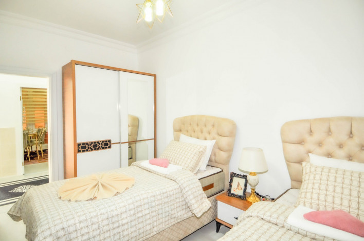 Просторная квартира 2+1 с новой красивой мебелью в районе Махмутлар, 125 м2 - Ракурс 5