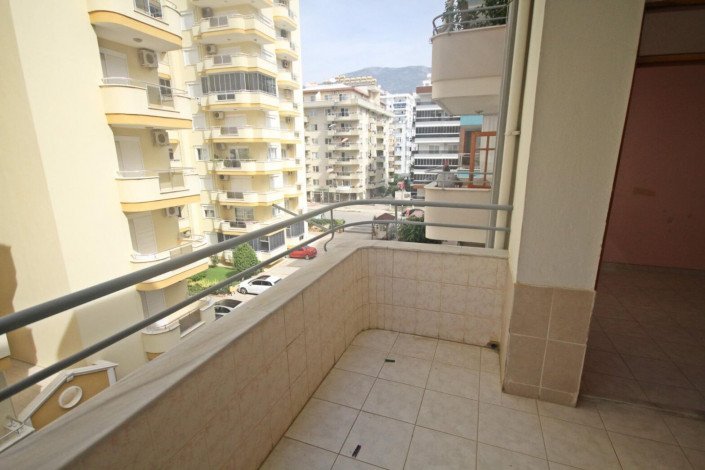 Просторная квартира 3+1 с отдельной кухней в самом центре района Махмутлара, 140 м2 - Ракурс 3