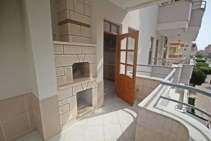 Просторная квартира 3+1 с отдельной кухней в самом центре района Махмутлара, 140 м2 - Ракурс 4