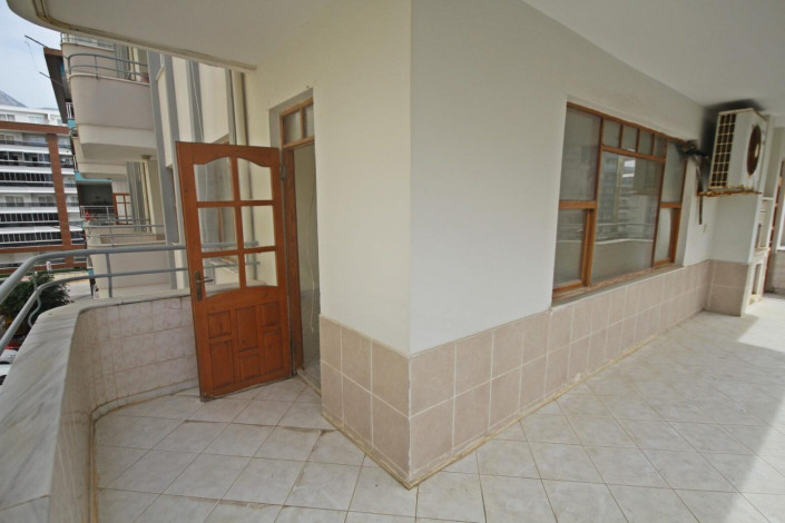 Просторная квартира 3+1 с отдельной кухней в самом центре района Махмутлара, 140 м2 - Ракурс 5