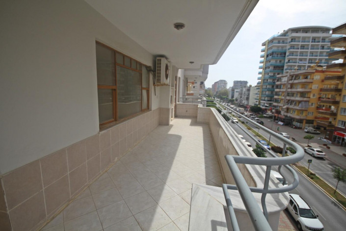 Просторная квартира 3+1 с отдельной кухней в самом центре района Махмутлара, 140 м2 - Ракурс 9