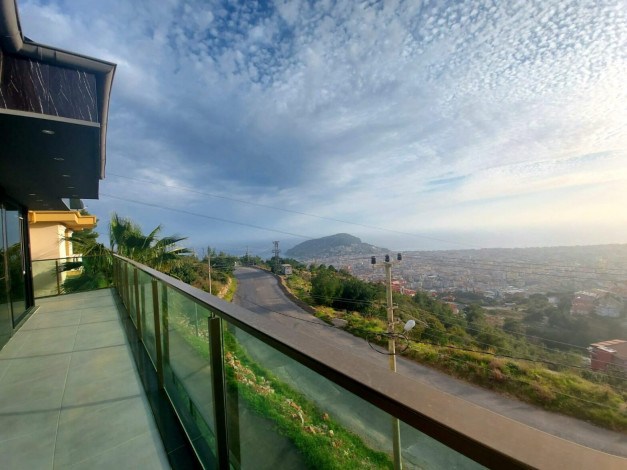 Меблированная вилла 3+1 с видом на море и крепость в районе Бекташ,  Алания 200м. - Ракурс 19