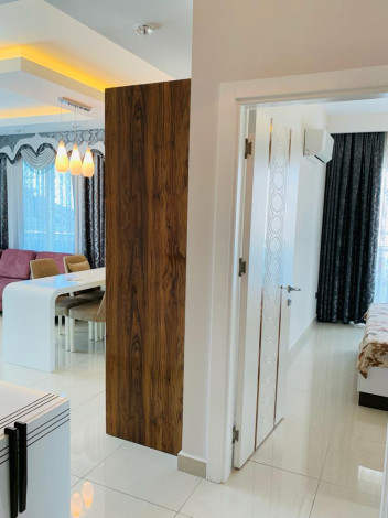 Квартира большой площади с видом на море планировки 1+1 в Махмутларе в комплексе на первой линии моря, 93 м2 - Ракурс 2