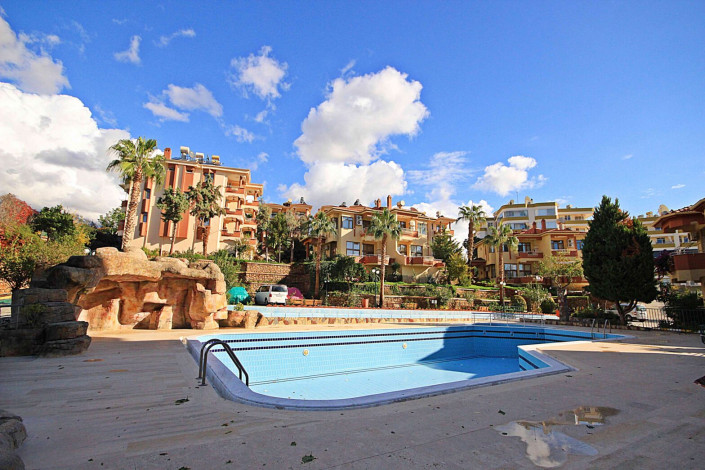 Полностью меблированная трехкомнатная квартира в районе Махмутлар, 130м - Ракурс 3