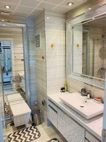 Квартира большой площади с видом на море планировки 1+1 в Махмутларе в комплексе на первой линии моря, 93 м2 - Ракурс 3