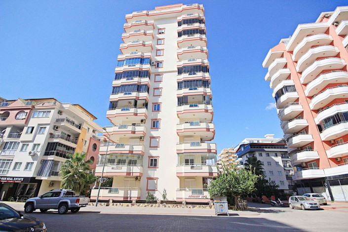 Трехкомнатная квартира с отличным ремонтом и мебелью в 100 метрах от моря в Махмутларе, площадью 120м2 - Ракурс 2