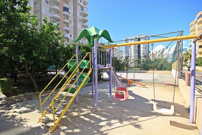 Трехкомнатная квартира с отличным ремонтом и мебелью в 100 метрах от моря в Махмутларе, площадью 120м2 - Ракурс 3