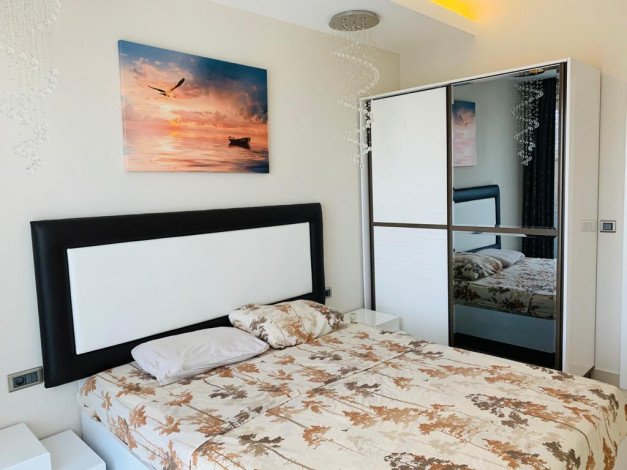 Квартира большой площади с видом на море планировки 1+1 в Махмутларе в комплексе на первой линии моря, 93 м2 - Ракурс 4