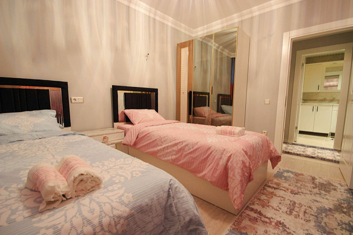 Трехкомнатная квартира с отличным ремонтом и мебелью в 100 метрах от моря в Махмутларе, площадью 120м2 - Ракурс 22