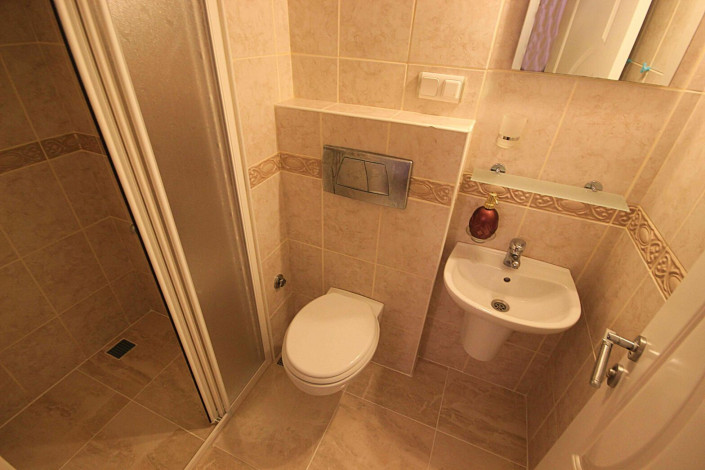 Трехкомнатная квартира с отличным ремонтом и мебелью в 100 метрах от моря в Махмутларе, площадью 120м2 - Ракурс 26