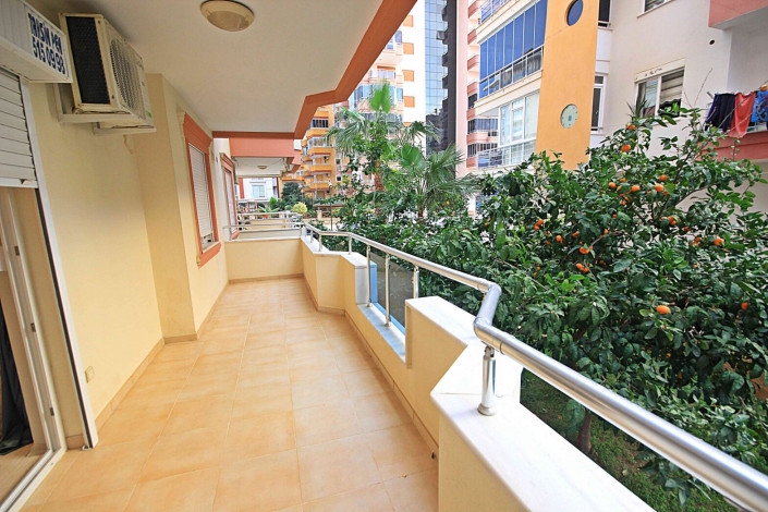 Трехкомнатная квартира с отличным ремонтом и мебелью в 100 метрах от моря в Махмутларе, площадью 120м2 - Ракурс 27