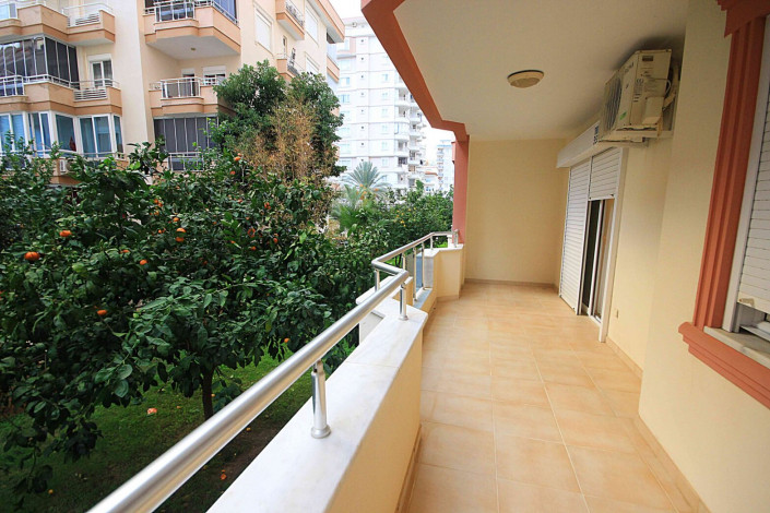 Трехкомнатная квартира с отличным ремонтом и мебелью в 100 метрах от моря в Махмутларе, площадью 120м2 - Ракурс 28