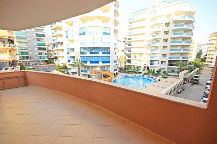 Трехкомнатная квартира с отличным ремонтом  в 100 метрах от моря в Махмутларе, площадью 120м2 - Ракурс 9