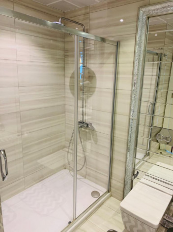 Квартира большой площади с видом на море планировки 1+1 в Махмутларе в комплексе на первой линии моря, 93 м2 - Ракурс 5