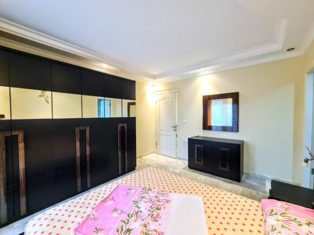 Трехкомнатная квартира с видом на море, 100 метров от моря в Махмутлар, 135м2 - Ракурс 7