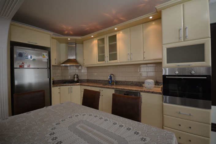 Трехкомнатная квартира с отличным ремонтом и мебелью  в Махмутларе, 130м2 - Ракурс 27