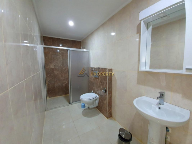 Трехкомнатная квартира с дизайнерским ремонтом и мебелью. 450 метров от моря в Махмутлар, 110м2 - Ракурс 10