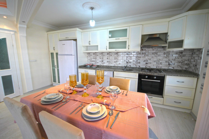 Трехкомнатная меблированная квартира в районе Махмутлар, 115м - Ракурс 3