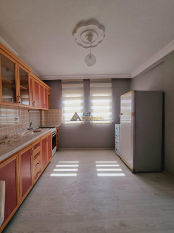 Квартира 2+1 с ремонтом на высоком этаже в Махмутларе, 110 м2 - Ракурс 3