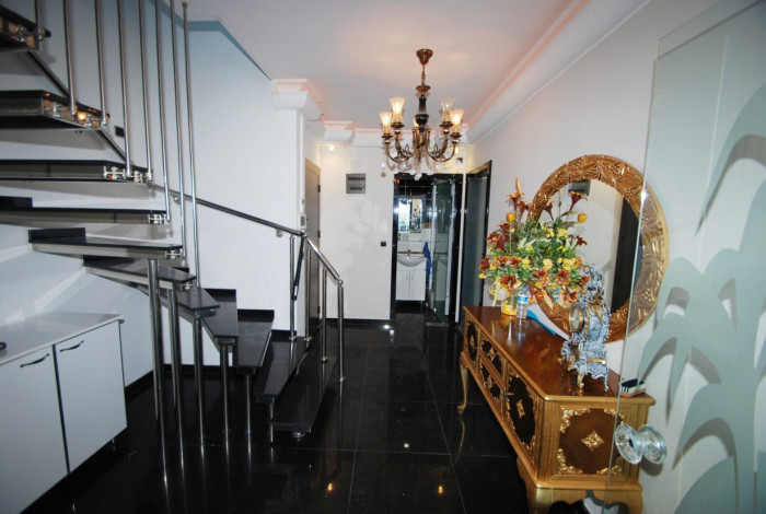 Пятикомнатная меблированная вилла с видом на море и горы в районе  Кестель, 210м. - Ракурс 2