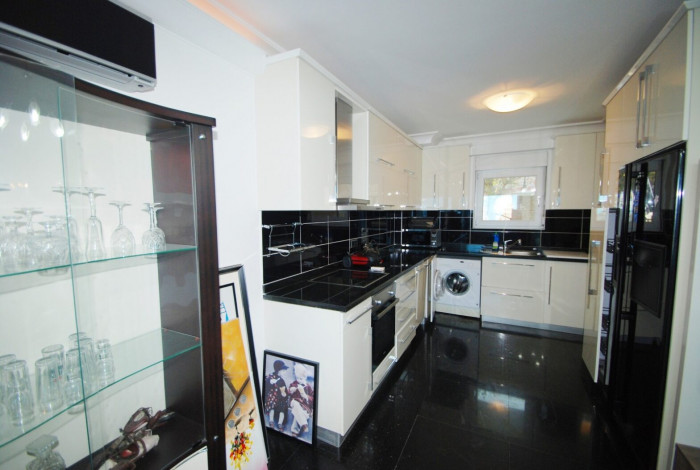 Пятикомнатная меблированная вилла с видом на море и горы в районе  Кестель, 210м. - Ракурс 5