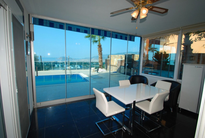 Пятикомнатная меблированная вилла с видом на море и горы в районе  Кестель, 210м. - Ракурс 7