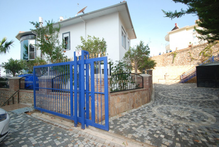 Пятикомнатная меблированная вилла с видом на море и горы в районе  Кестель, 210м. - Ракурс 9