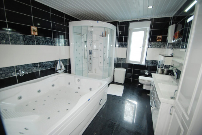 Пятикомнатная меблированная вилла с видом на море и горы в районе  Кестель, 210м. - Ракурс 12