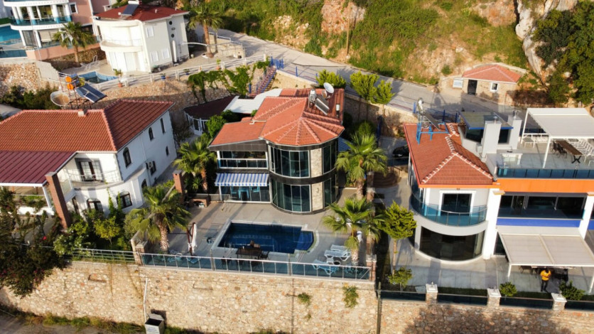 Пятикомнатная меблированная вилла с видом на море и горы в районе  Кестель, 210м. - Ракурс 20