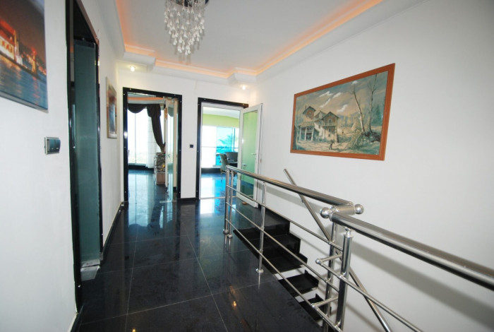 Пятикомнатная меблированная вилла с видом на море и горы в районе  Кестель, 210м. - Ракурс 22