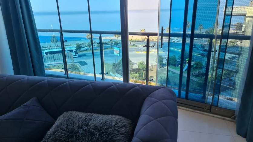 Двухкомнатная квартира на первой линии Махмутлара, площадью 80 м! - Ракурс 2