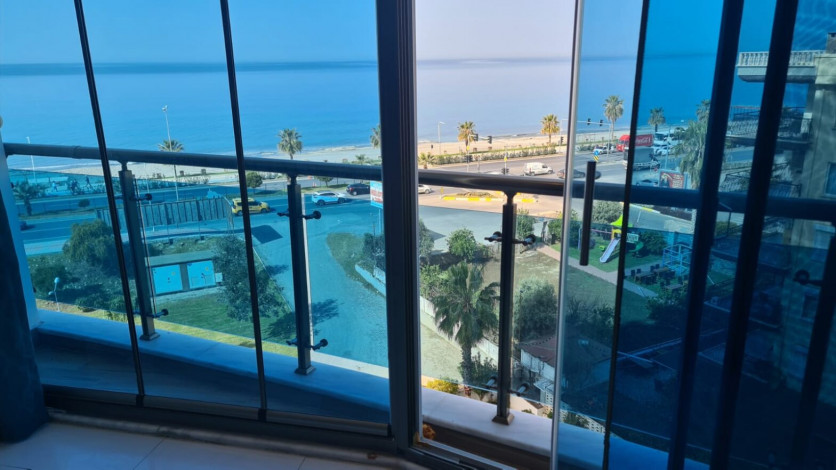 Двухкомнатная квартира на первой линии Махмутлара, площадью 80 м! - Ракурс 4