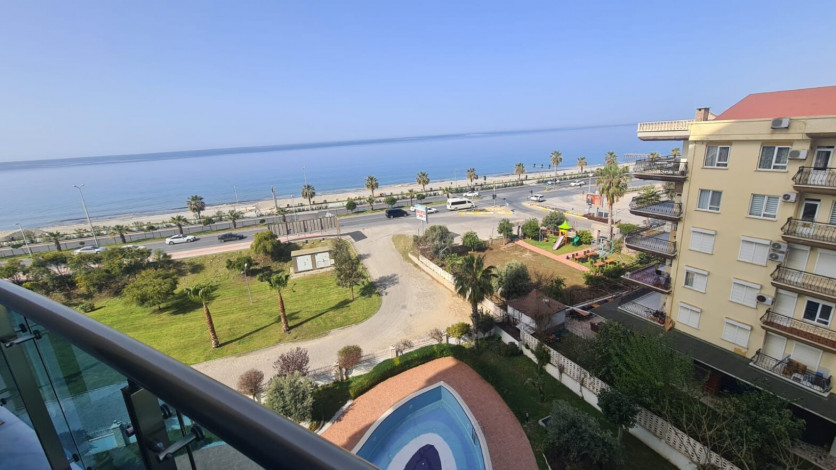 Двухкомнатная квартира на первой линии Махмутлара, площадью 80 м! - Ракурс 10