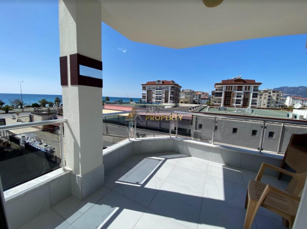 Меблированная трехкомнатная квартира в районе Кестель в 100м от моря, 100м - Ракурс 2