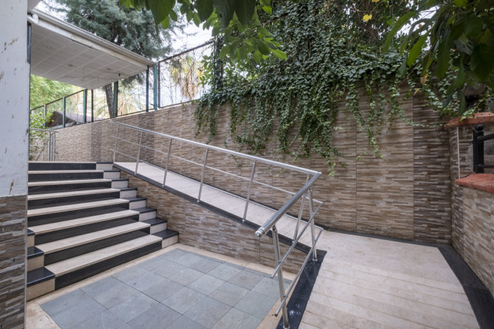 Срочная продажа двухкомнатной квартиры в центре Алании, площадью 47 м! - Ракурс 3