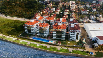 Меблированная трехкомнатная квартира с видом на речку Димчай в районе Кестель, 137м - Ракурс 2