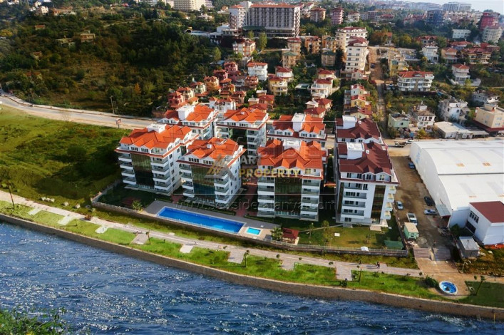 Меблированная трехкомнатная квартира с видом на речку Димчай в районе Кестель, 137м - Ракурс 1