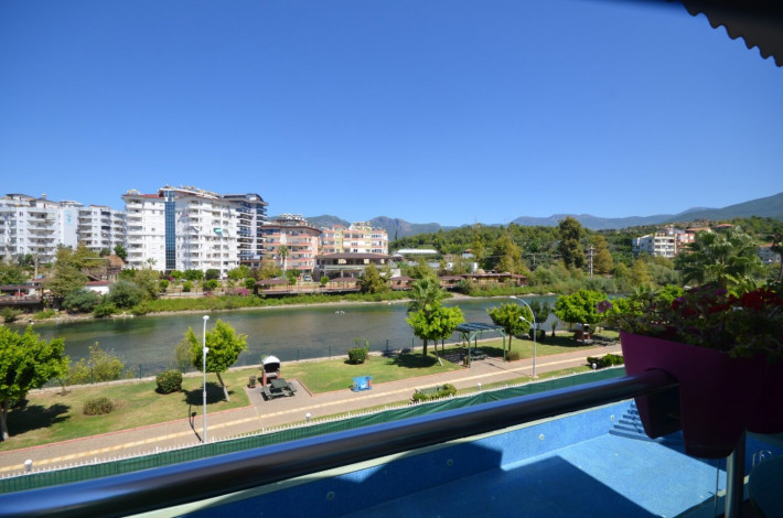 Меблированная трехкомнатная квартира с видом на речку Димчай в районе Кестель, 137м - Ракурс 2