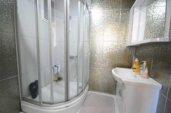 Меблированная трехкомнатная квартира с видом на речку Димчай в районе Кестель, 137м - Ракурс 3