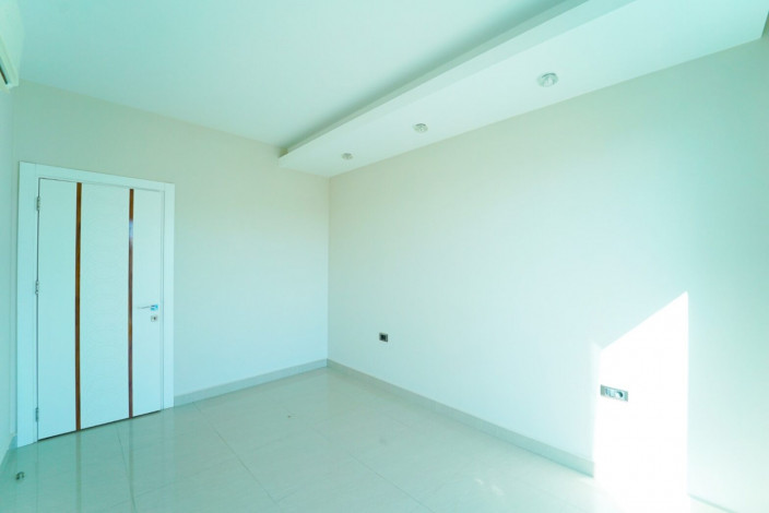 Меблированная трехкомнатная квартира с видом на море в районе Махмутлар, 120м - Ракурс 2