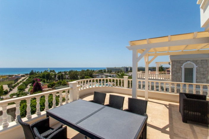 Трехэтажная меблированная вилла 4+1 в районе Конаклы, 250 м2 - Ракурс 6