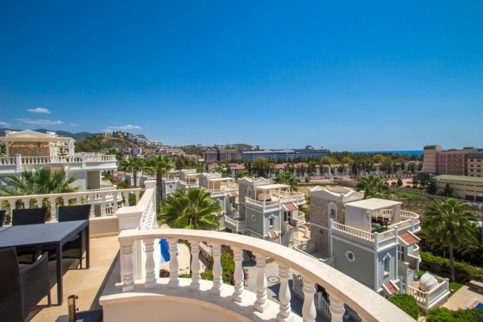 Трехэтажная меблированная вилла 4+1 в районе Конаклы, 250 м2 - Ракурс 9