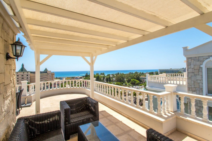 Трехэтажная меблированная вилла 4+1 в районе Конаклы, 250 м2 - Ракурс 10