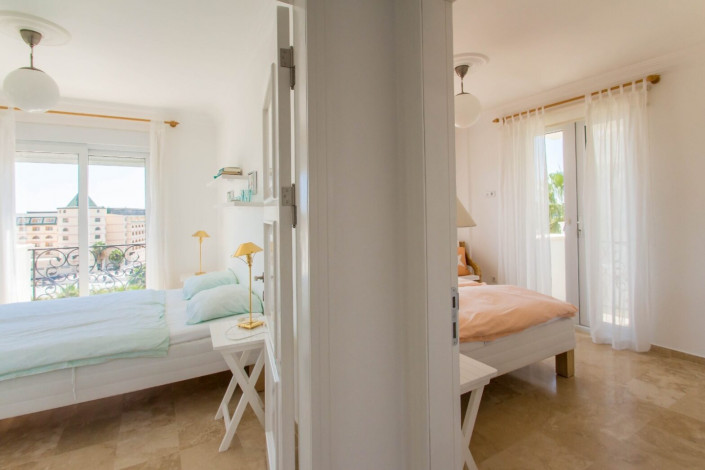 Трехэтажная меблированная вилла 4+1 в районе Конаклы, 250 м2 - Ракурс 17