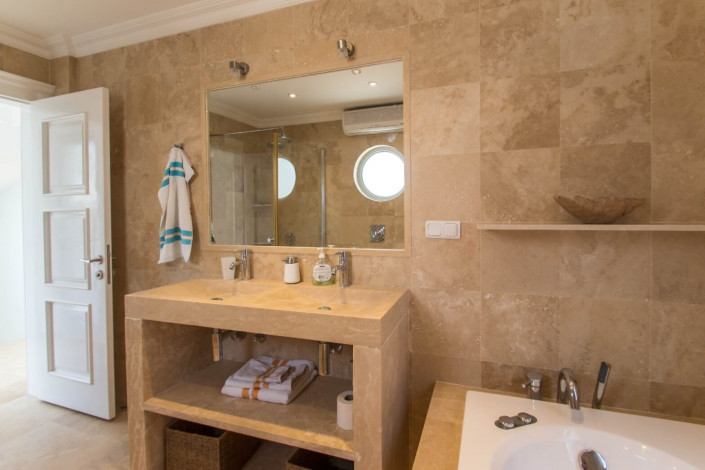 Трехэтажная меблированная вилла 4+1 в районе Конаклы, 250 м2 - Ракурс 19